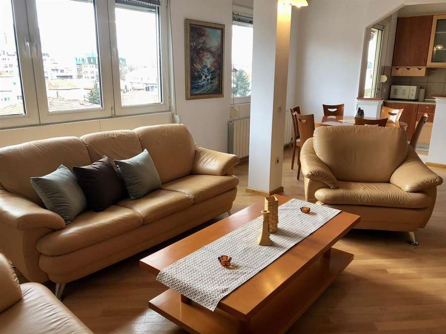 Нов четворособен стан во Центар - 1