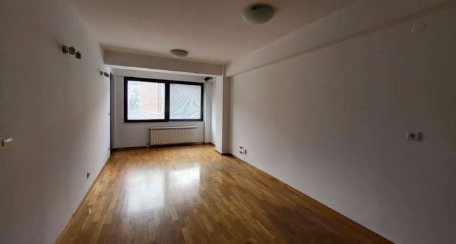 Празен деловен простор во Дебар Маало - slika 2