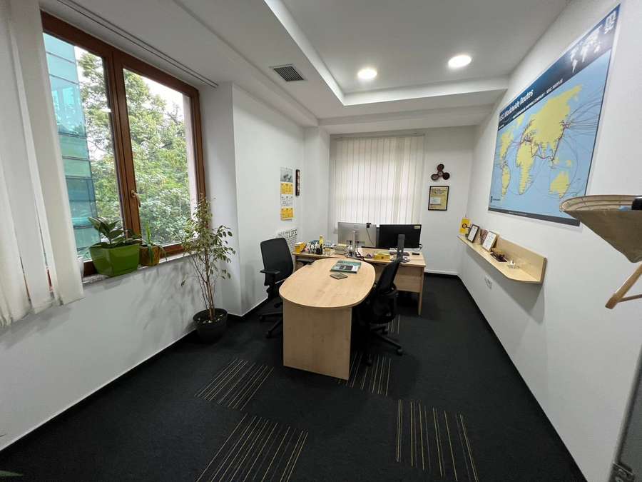 Се изнајмува празен деловен простор во Центар, Соборен Храм - 1