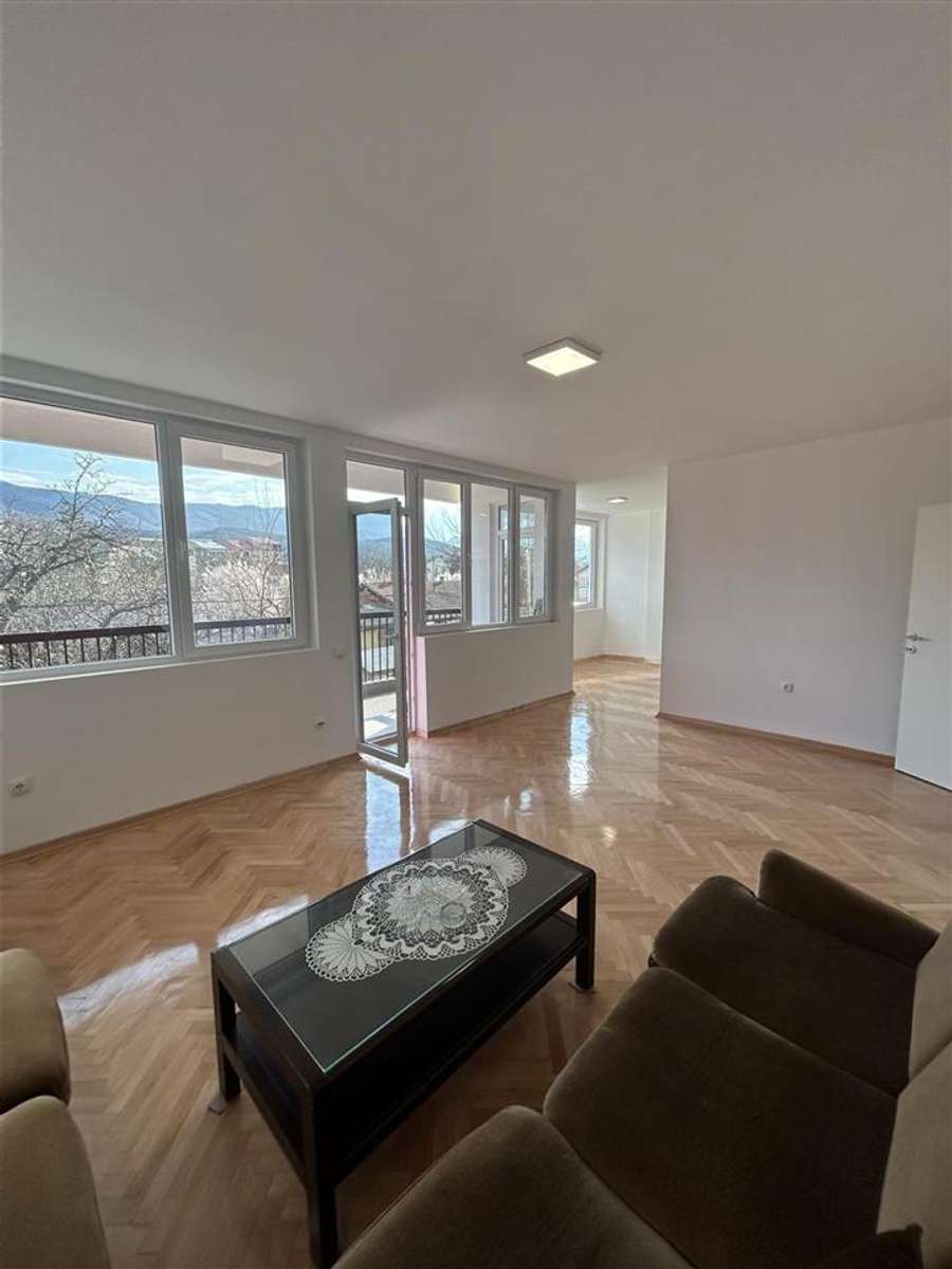 Се продава реновиран трисобен стан во Ѓорче, во близина на Тинекс - 1