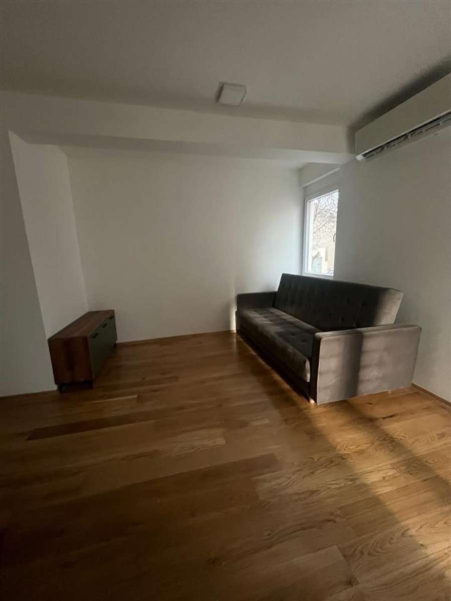 Се продава двособен стан во Центар, кај Грчка амбасада - 1