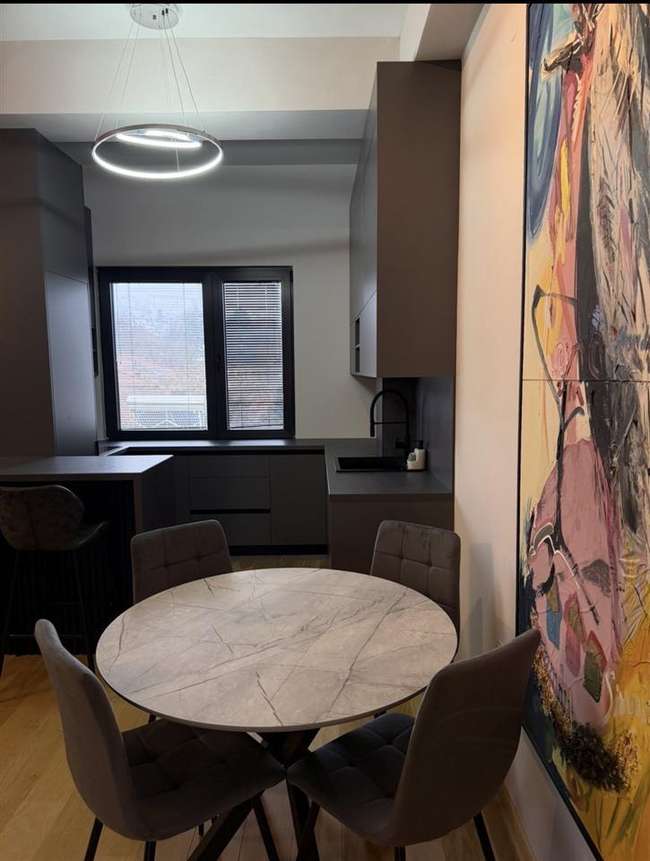 Се продава 4-собен стан со rooftop во Центар, Капиштец - 3