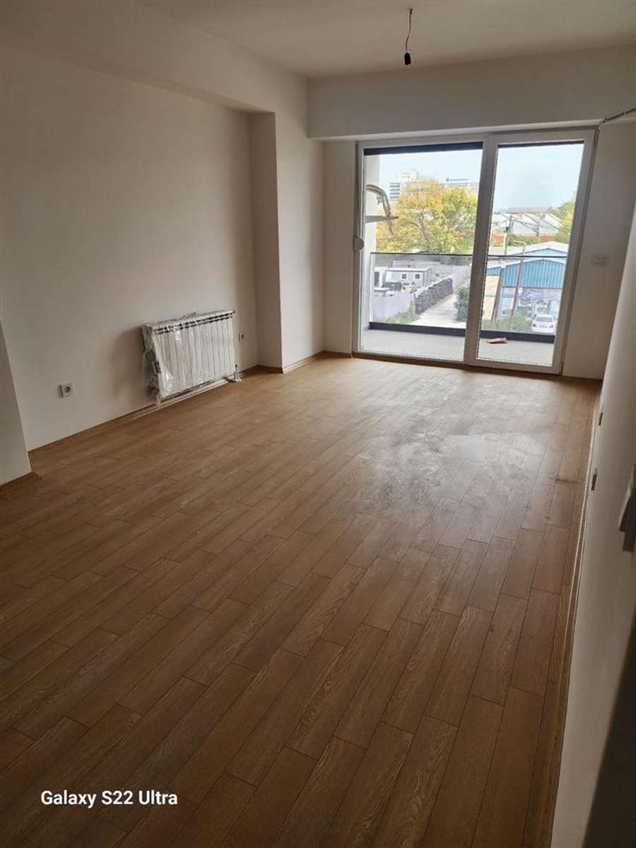 Празен стан во Автокоманда - 1