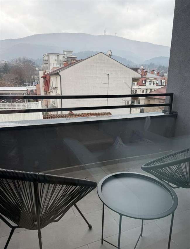 Четворособен стан во Центар, Капиштец со Rooftop - slika 2