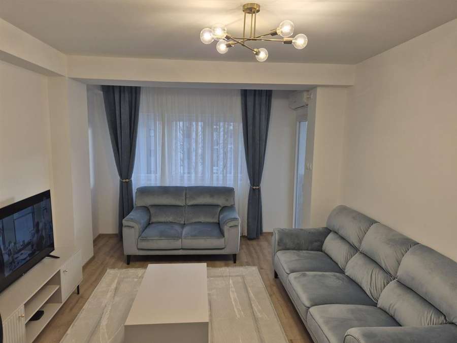 Се изнјамува трособен стан во Центар, Буњаковец - 1