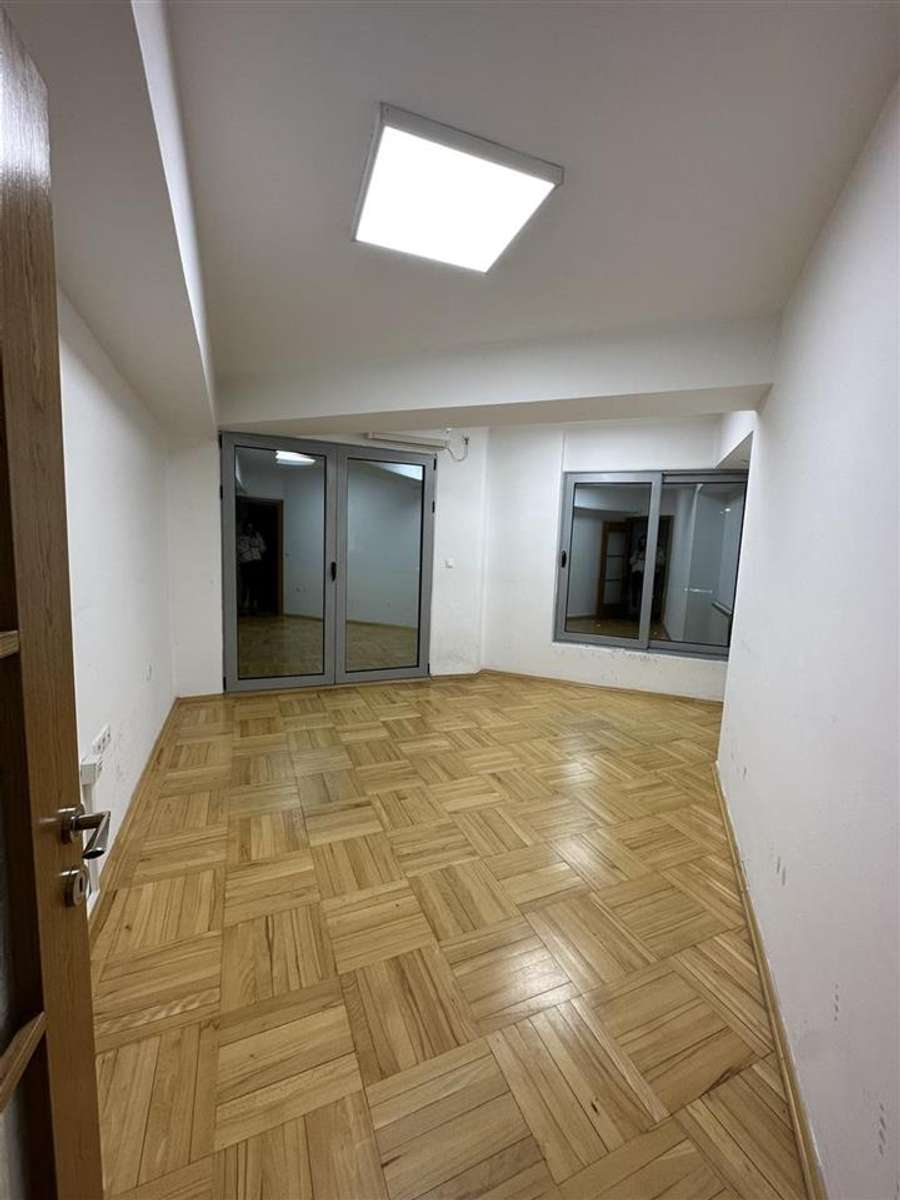 Празен деловен простор во Центар, Плоштад - 1