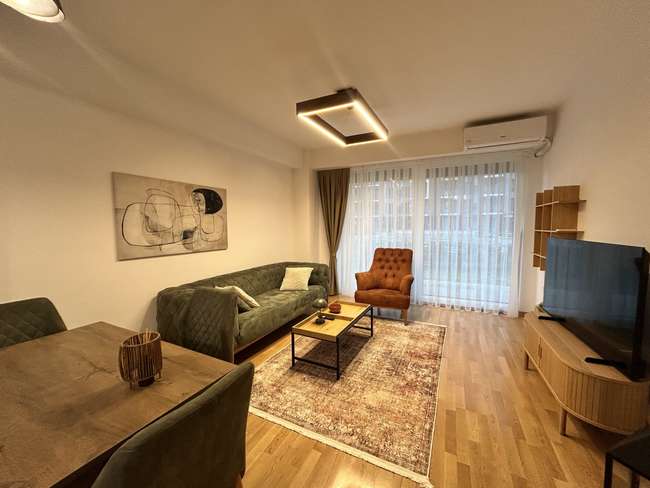 Се продава простран наместен стан во East Gate Living - slika 2