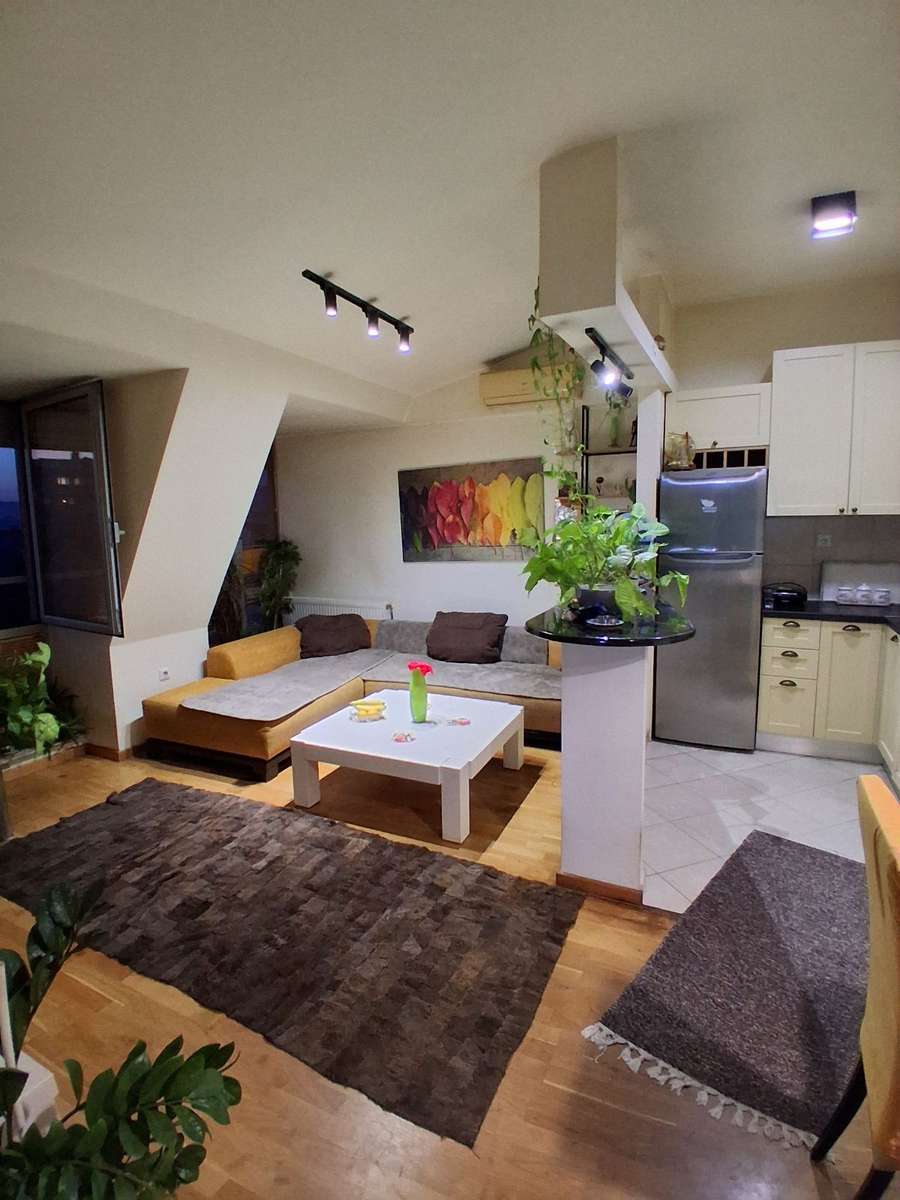 Се продава трособен стан во Центар, Дебар маало - 1