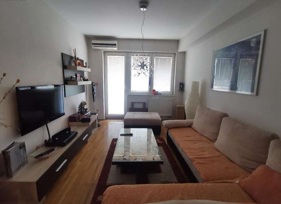 Се продава наместен двособен стан во Центар кај монтенегро - 1