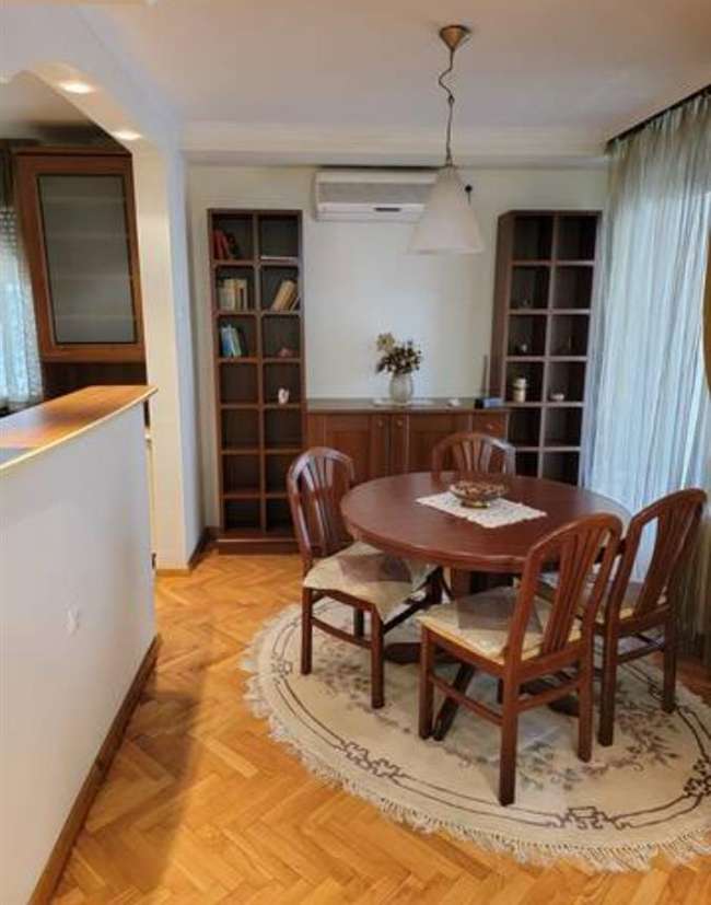 Се издава 3-собен стан во Дебар Маало, Градски Парк - 3