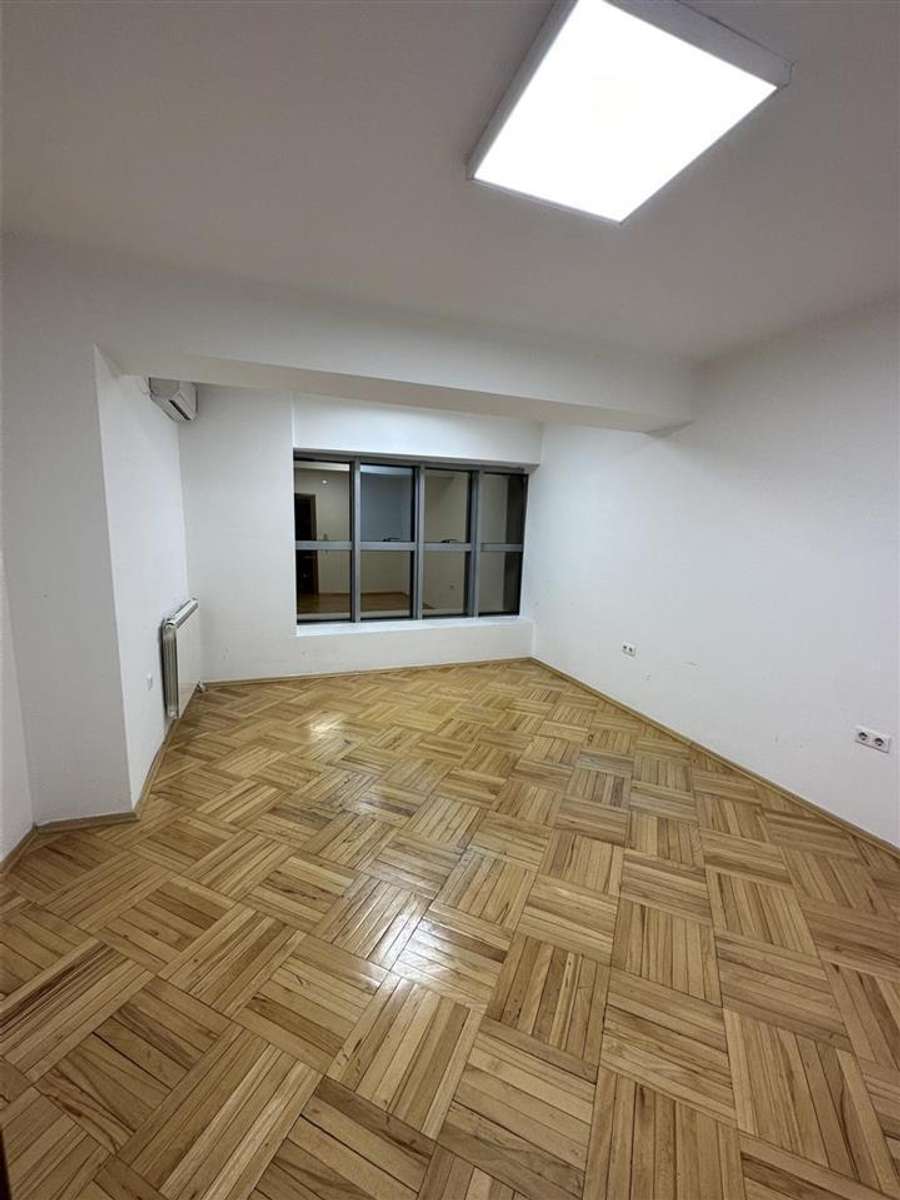 Деловен канцелариски простор во Центар - 1