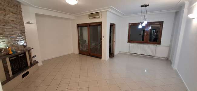 Се продава 4-собен стан во Центар, кај Универзална сала - 3