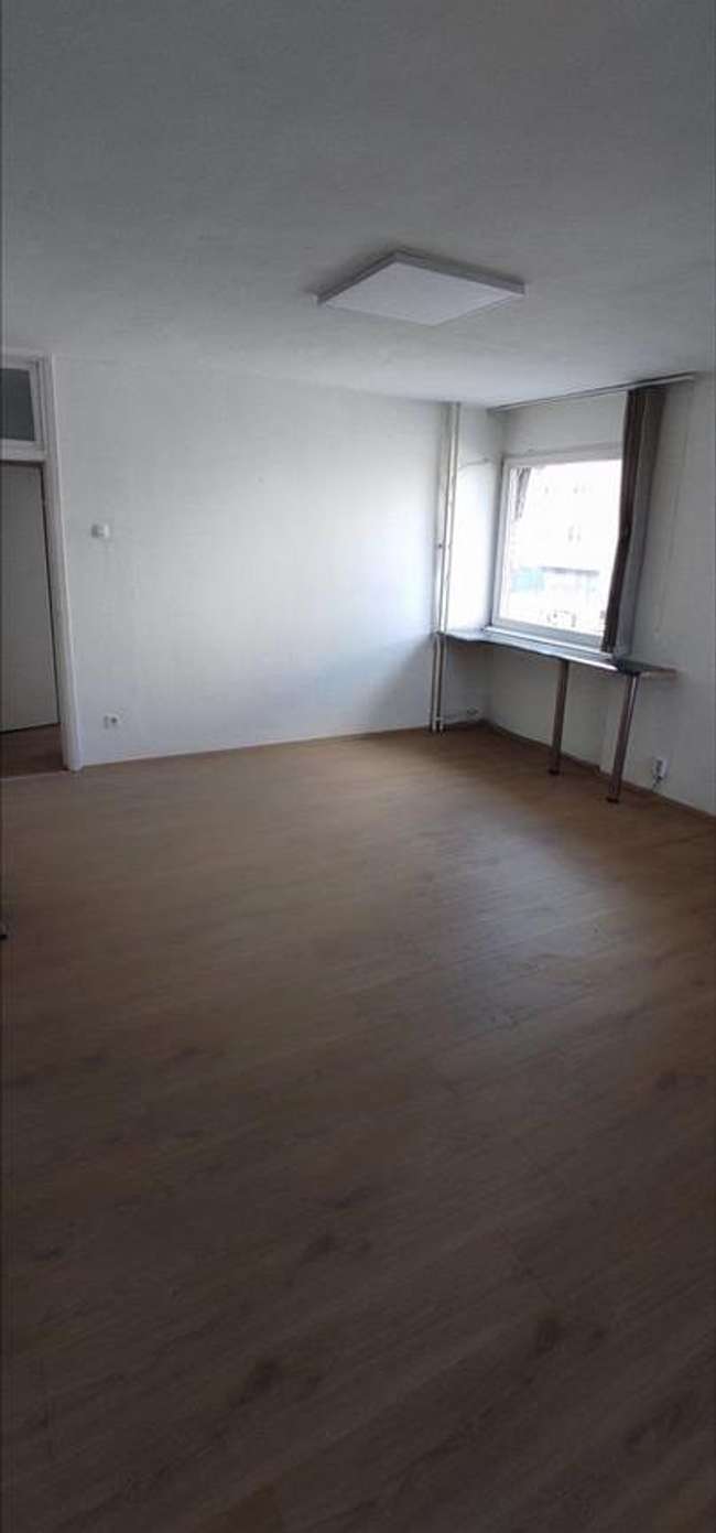 Празен 2-собен стан за деловна намена во Центар, Соборна - 3