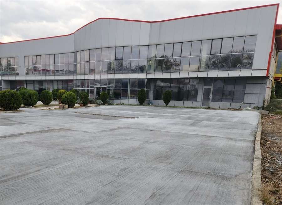 Се изнајмува деловен простор во Пинтија - 1