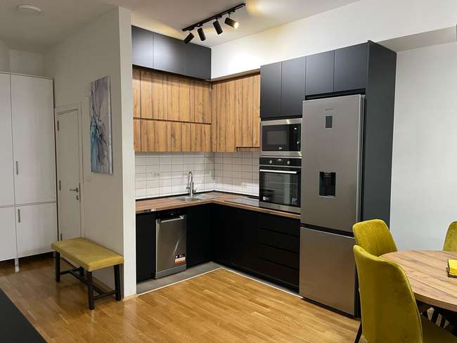 Се изнајмува 3-собен стан во Центар, Капиштец - 2