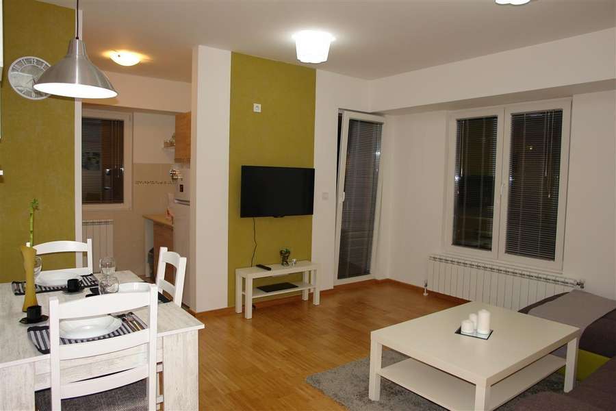 Се продава трособен стан во Аеродром - 1