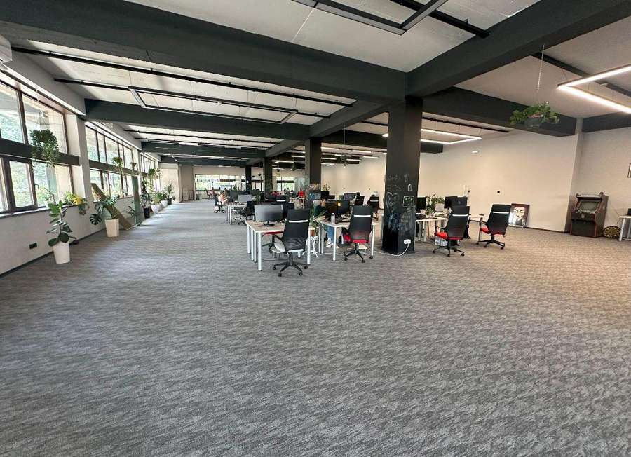 Се изнајмува деловен простор во Центар, Олимписки - 1