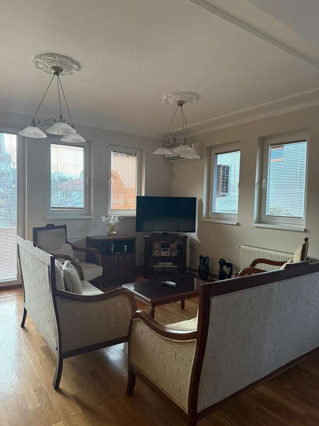 Се изнајмува 4-собен стан во Црниче - slika 2