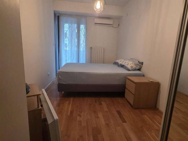 Се изнајмува, трособен стан во Центар, Дебар Маало - 3