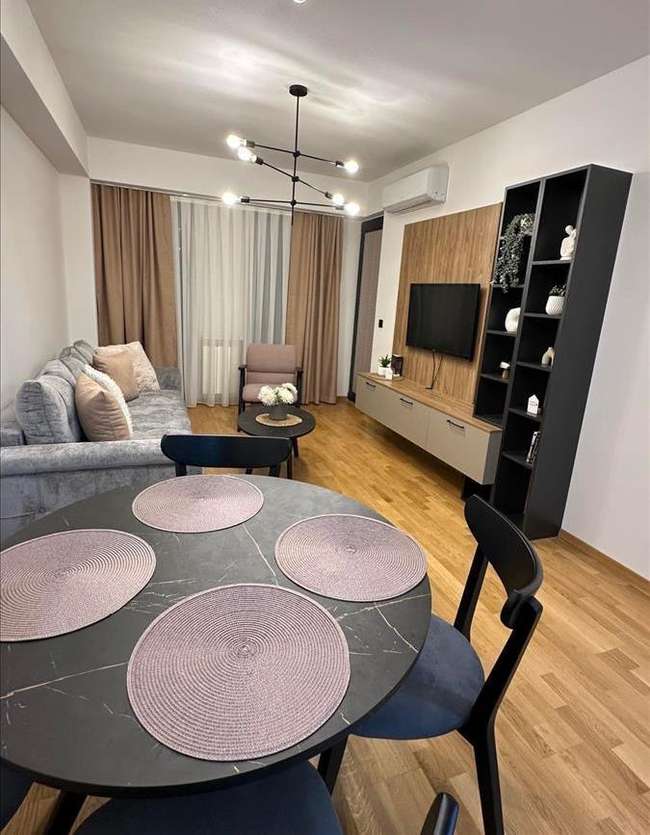 Невселуван двособен стан во Центар - 3