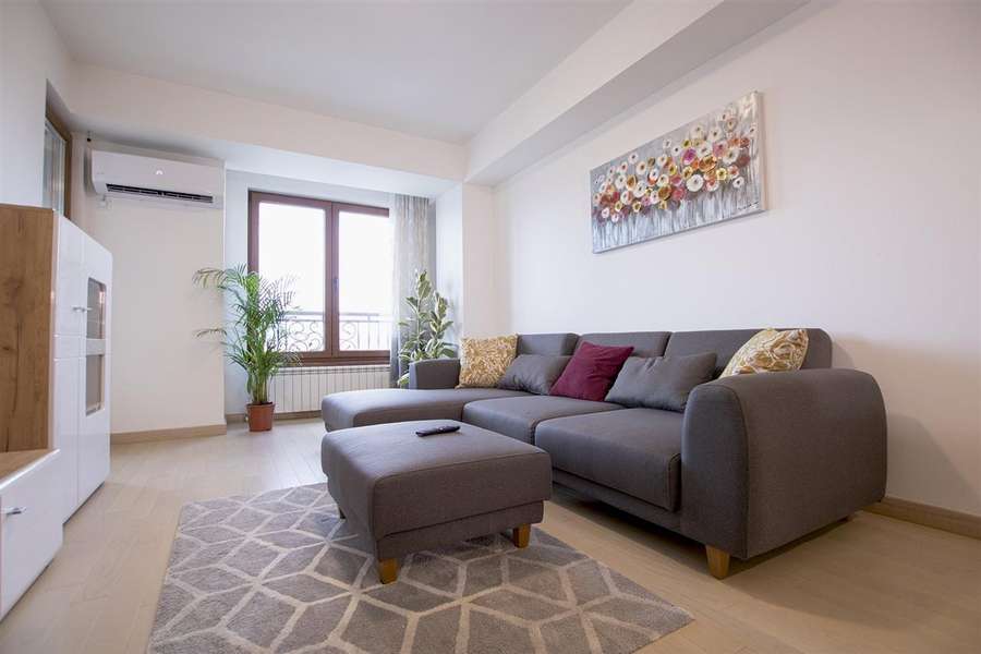 Се изнајмува 3-собен стан во Центар, Flatiron - 1