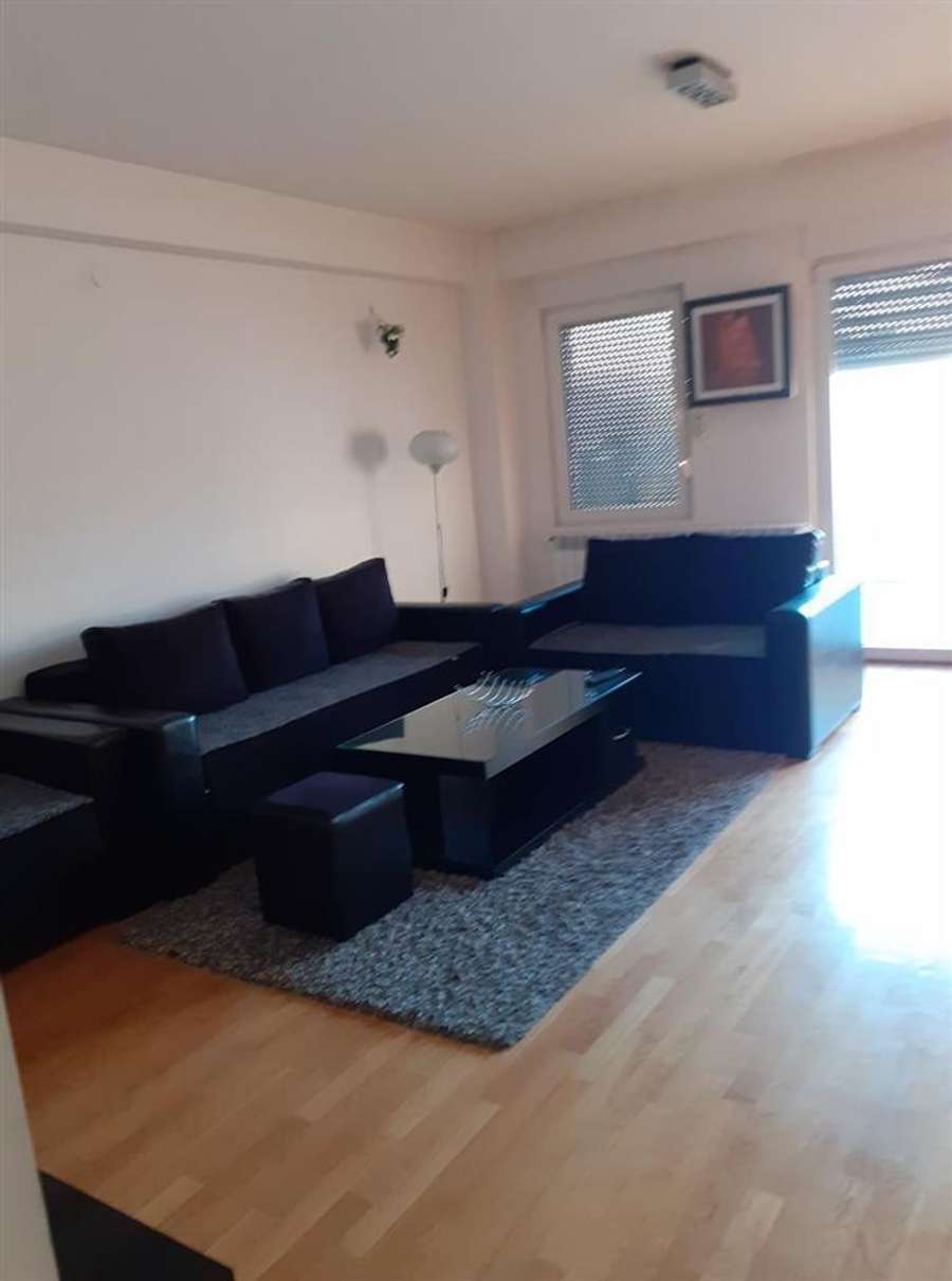 Убаво наместен четворособен стан во Центар - 1