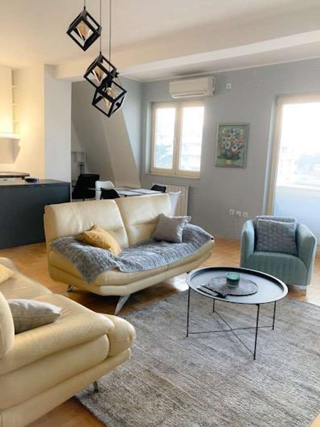 Се изнајмува 3-собен дуплекс стан во Центар, спроти Лимак - 3