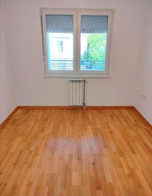 Празен трособен стан во Мичурин - 3