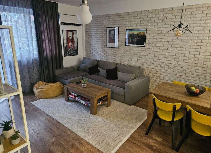 Се продава 3-собен наместен стан во Црниче - 1