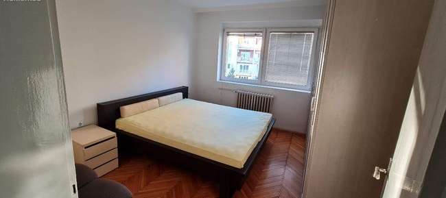 Се продава наместен двособен стан во строг Центар, Јадран сквер - 3