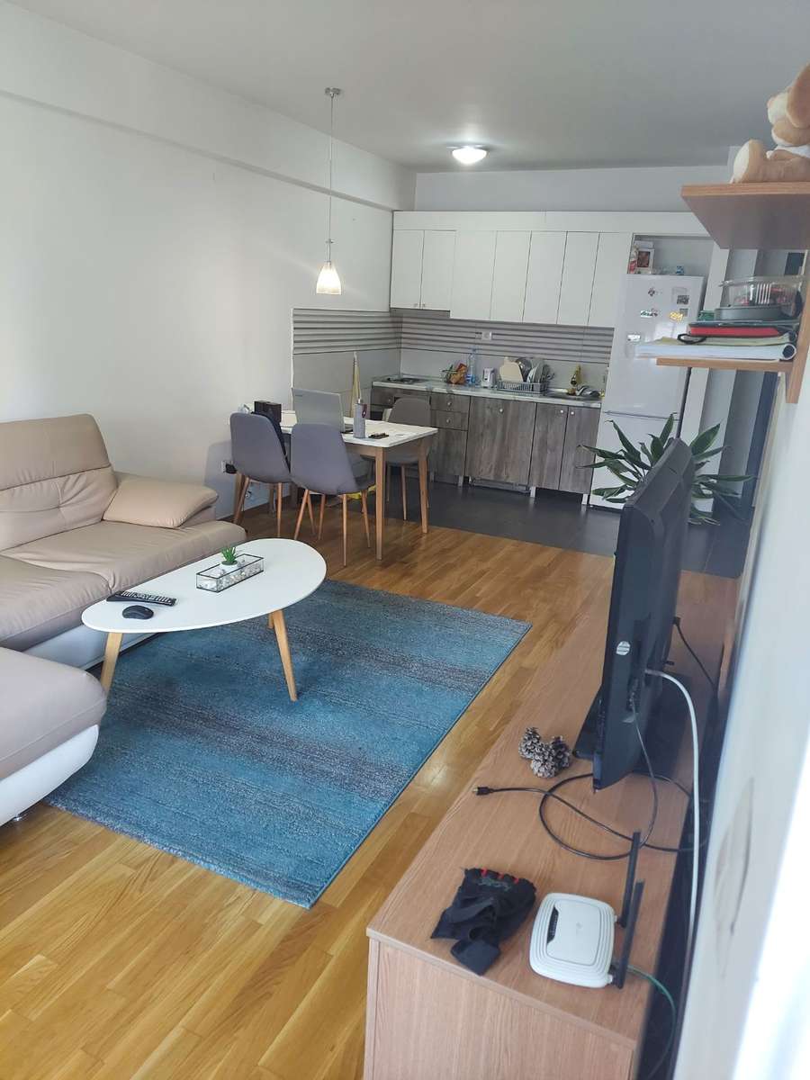 Се изнајмува 2-собен стан во Центар, Универзална - 1