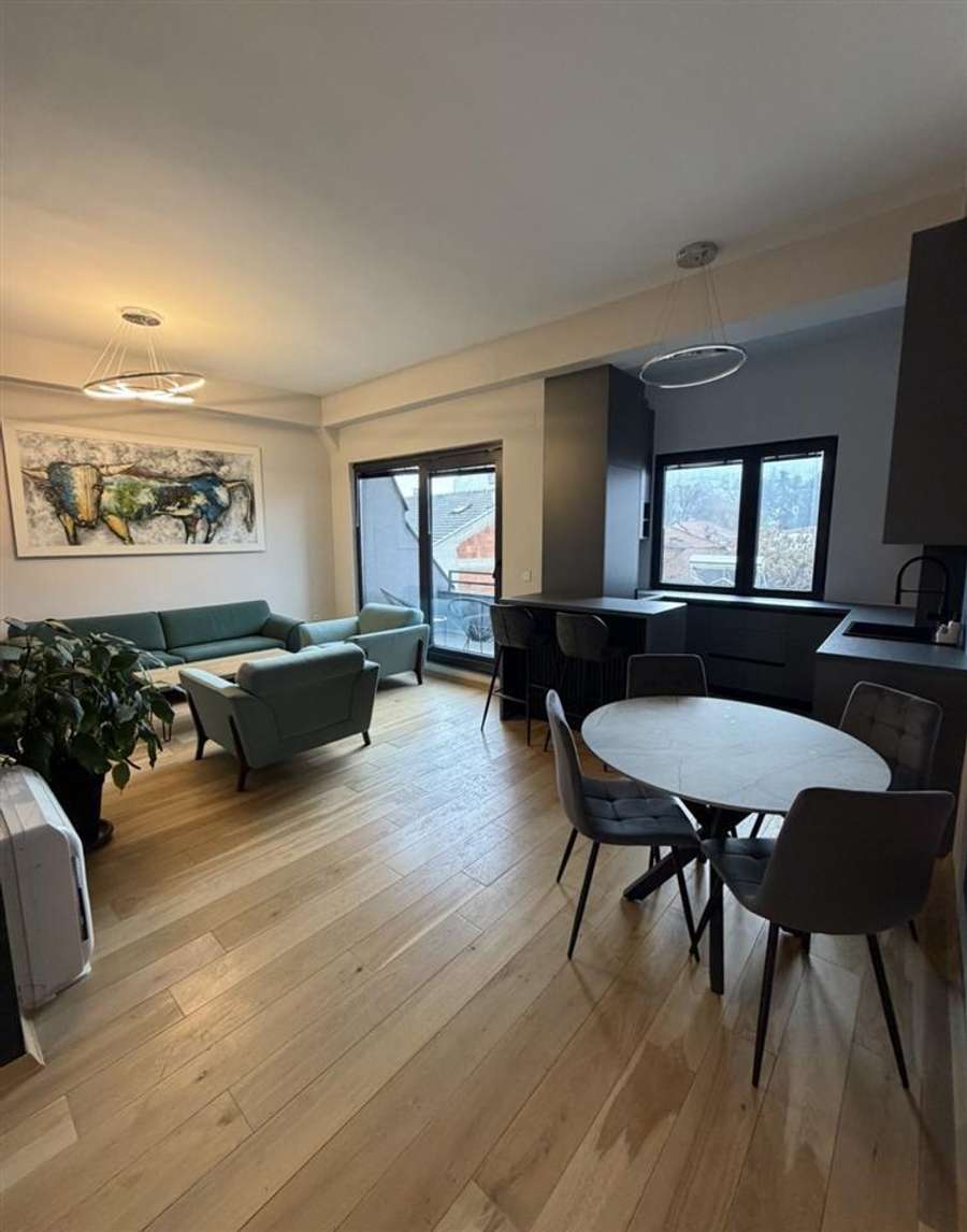 Се продава 4-собен стан со rooftop во Центар, Капиштец - 1