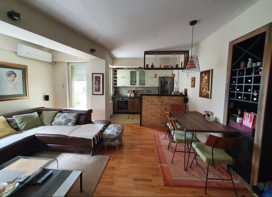 Наместен нов троособен стан во Центар - 1