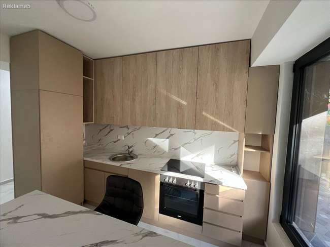 Се продава наместен невселуван стан во Центар, Капиштец - 3