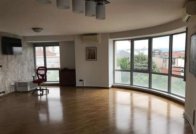 Деловен простор во Дебар Маало - 3