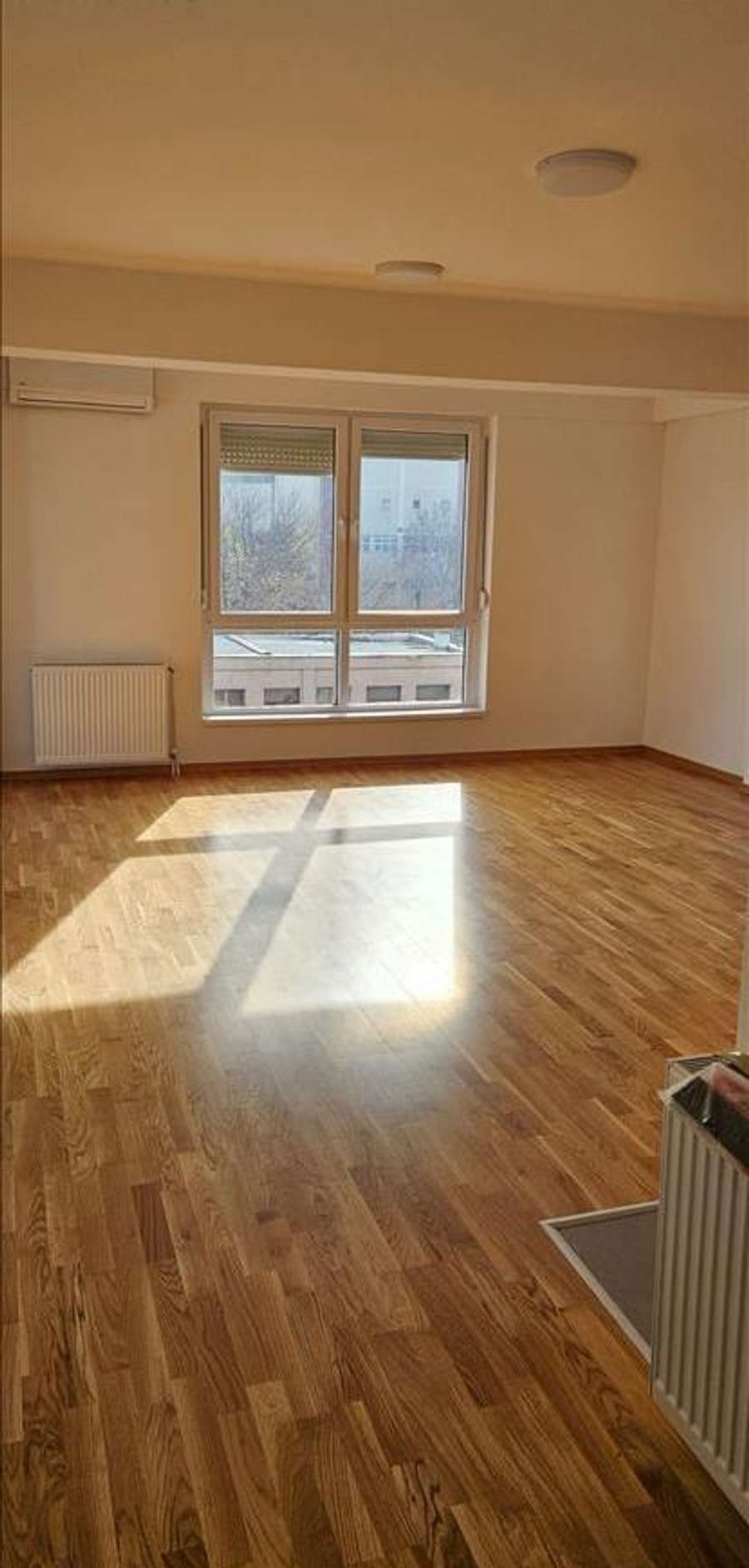 Трособен стан во Центар, Пролет - 1