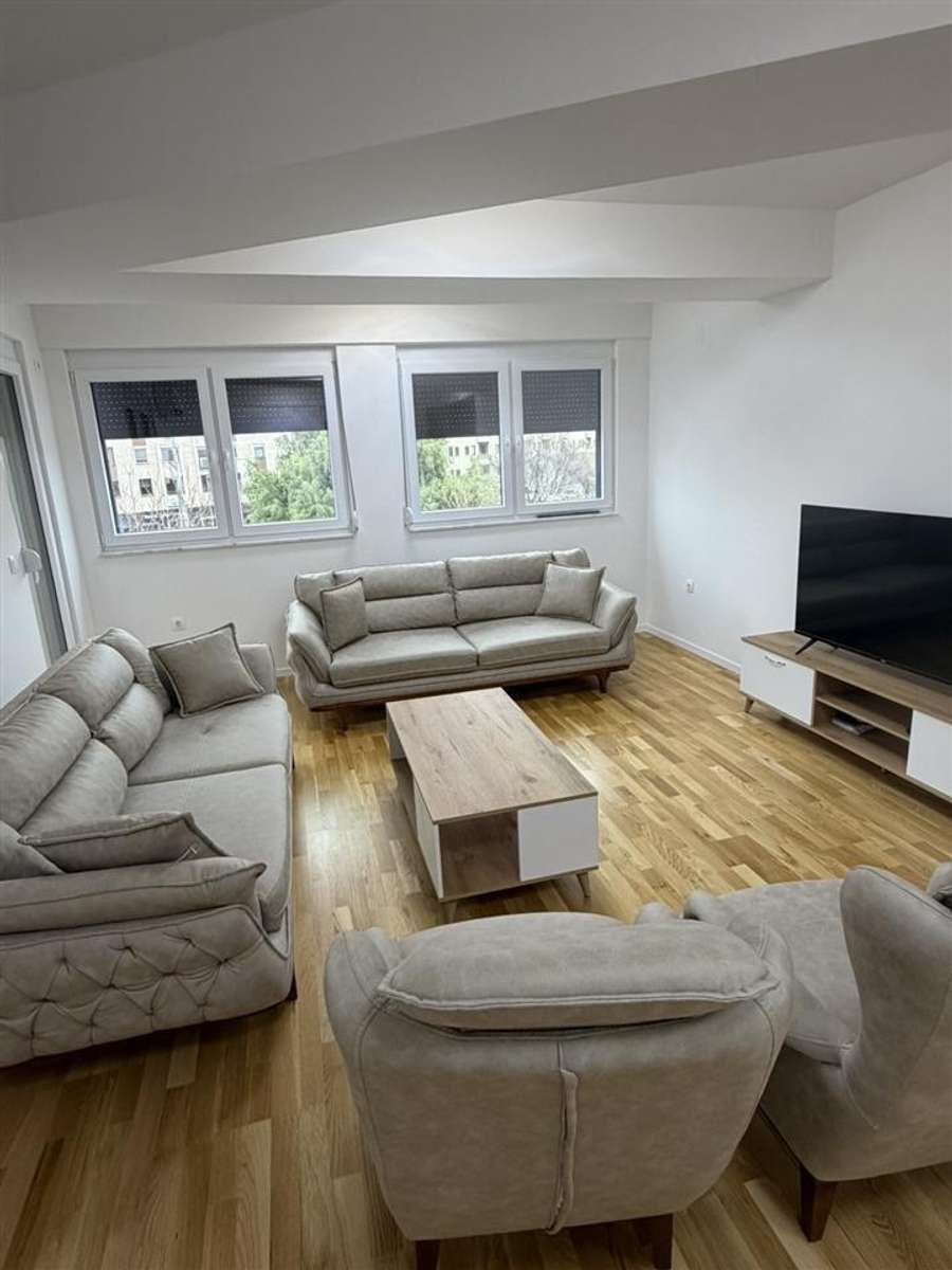 Невселуван 3-собен станво Центар, Јужен Булевар - 1