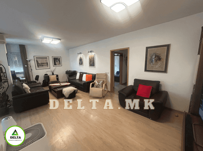 Се продава простран трособен стан во Центар кај Католичка црква - 3