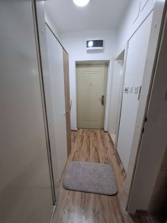 Се изнајмува гарсоњера во Центар, Капиштец - 3