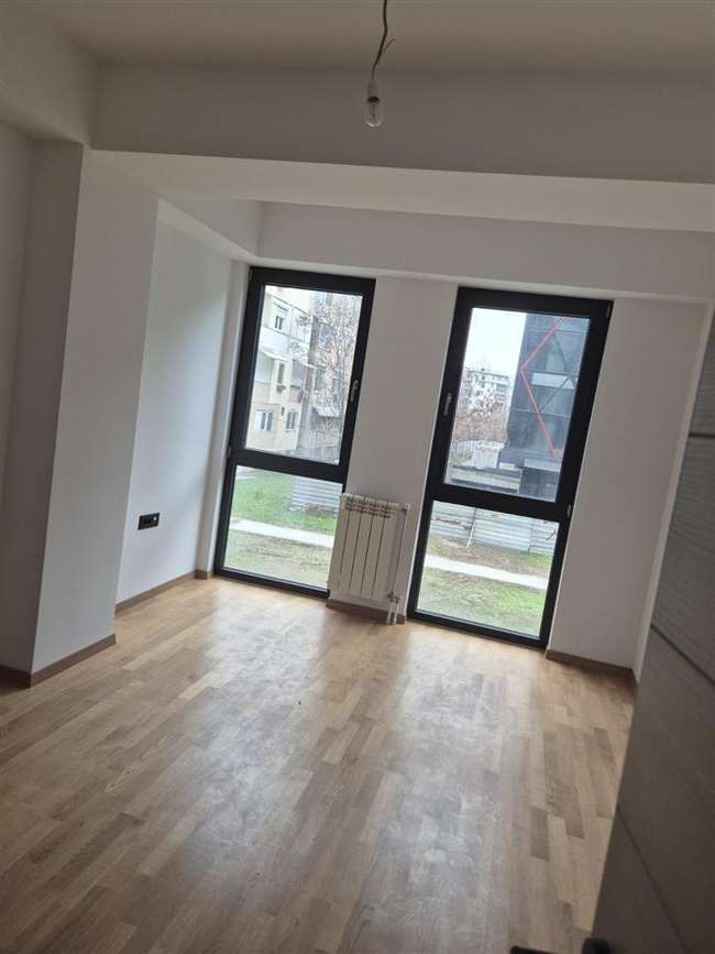 Невселуван празен стан во Центар - 3