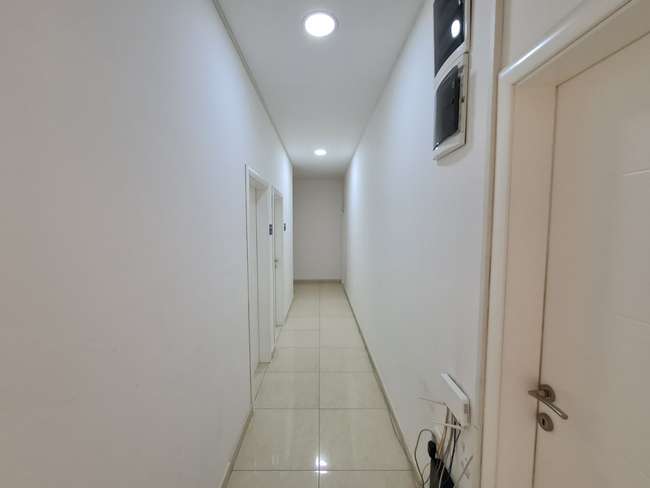 Се продава деловен простор во строг Центар, Плоштад - slika 2