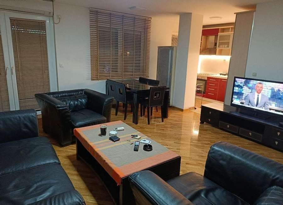 Наместен трособен стан во Центар-Универзална - 1