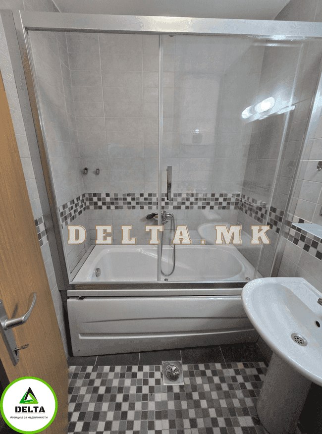 СЕ ИЗНАЈМУВА ЧЕТВОРОСОБЕН СТАН ВО ЦЕНТАР, ДЕБАР МААЛО - 3