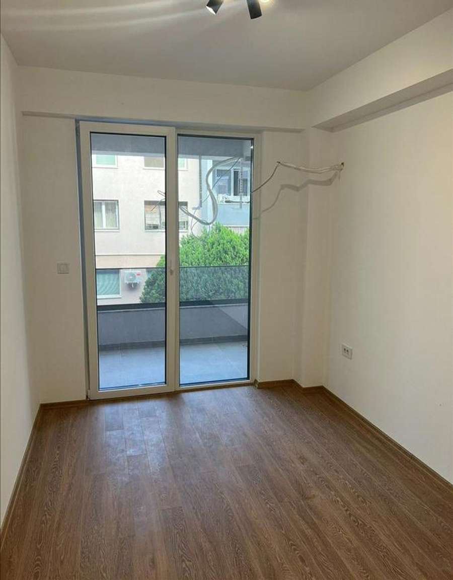 Празен стан за деловна намена во Центар, Дебар Маало - 1