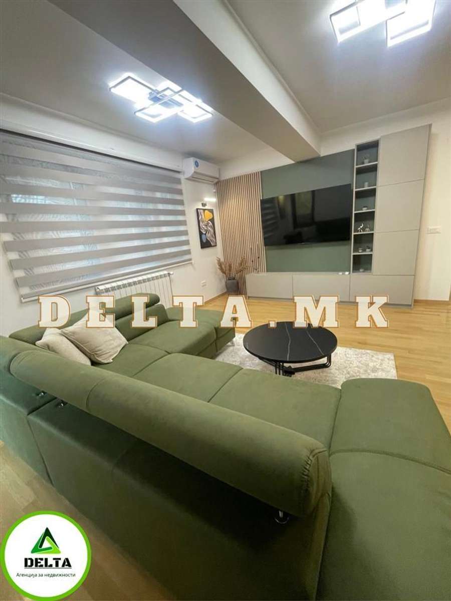 Невселуван трособен стан во Центар - 1