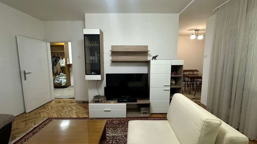 Се изнајмува 3-собен стан во Автокоманда - 1