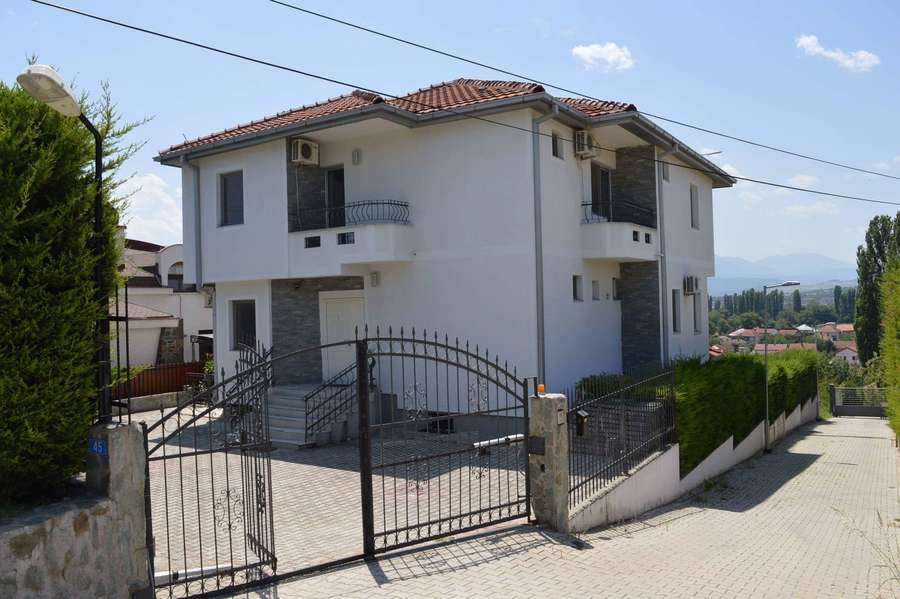 Се изнајмува куќа во Бардовци, кај црквата - 1