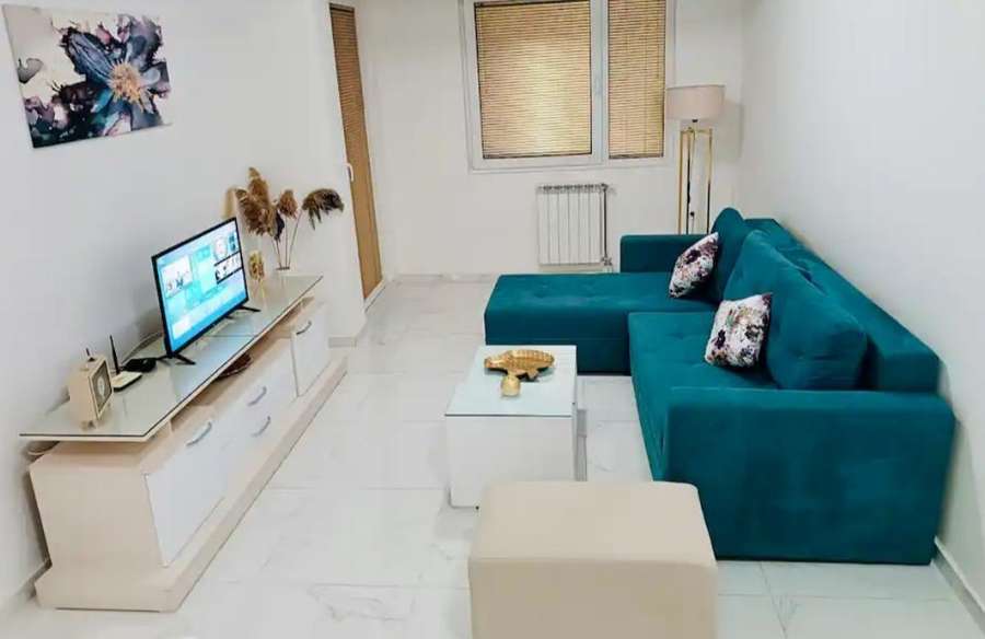 Се изнајмува наместен двособен стан во Аеродром - 1