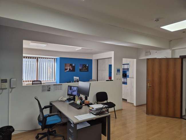 Празен деловен простор во Дебар Маало - 3