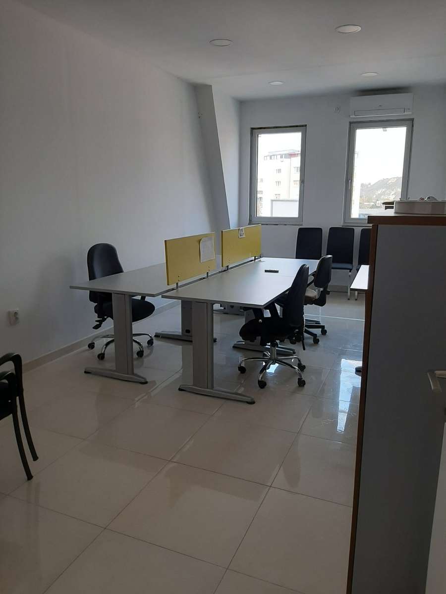 Се продава деловен простор во строг Центар, Плоштад - 1